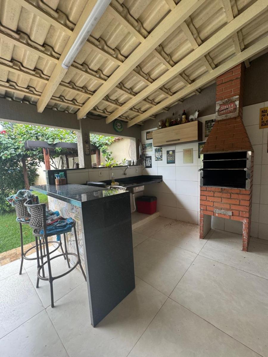 EXCELENTE CASA COM LOCALIZAÇAO PREVILEGIADA