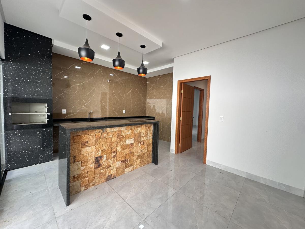 Casa com 3 quartos sendo 1 suíte