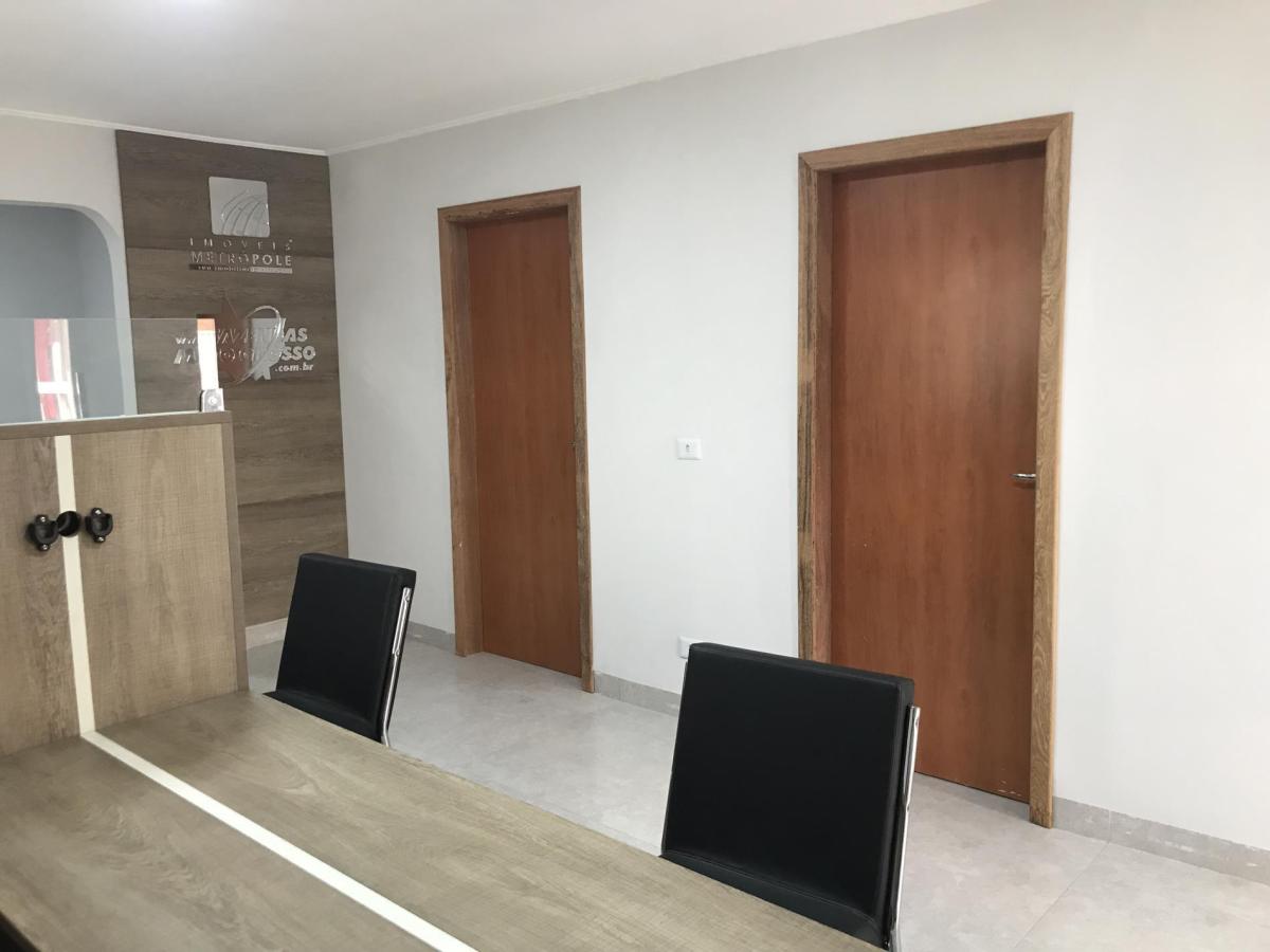 Aluga-se um escritório todo mobiliado no centro de Barra do Garças