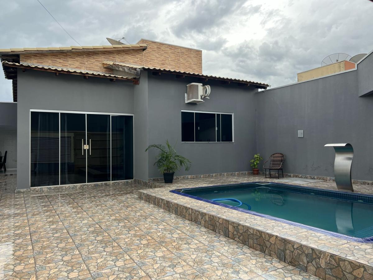 Casa com piscina no bairro Solar Ville